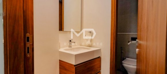 5 bedrooms Villa in Abu Dhabi, UAE No. 47582 39