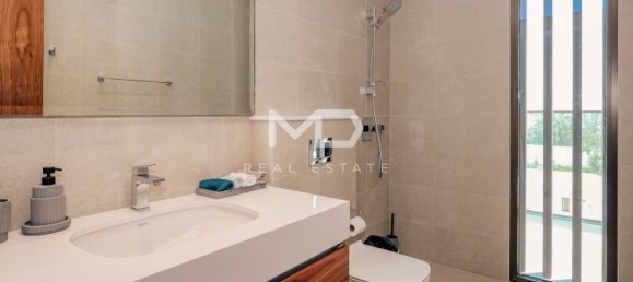 5 bedrooms Villa in Abu Dhabi, UAE No. 47582 51