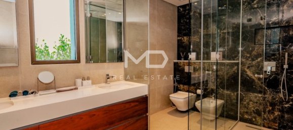 5 bedrooms Villa in Abu Dhabi, UAE No. 47582 10