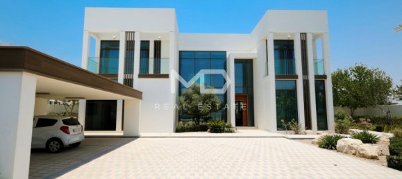 5 bedrooms Villa in Abu Dhabi, UAE No. 47582 21