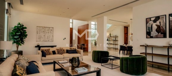 5 bedrooms Villa in Abu Dhabi, UAE No. 47582 27