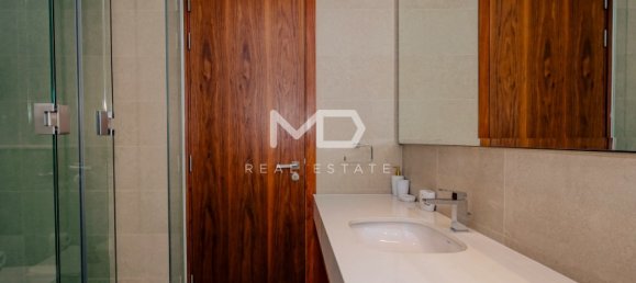 5 bedrooms Villa in Abu Dhabi, UAE No. 47582 60