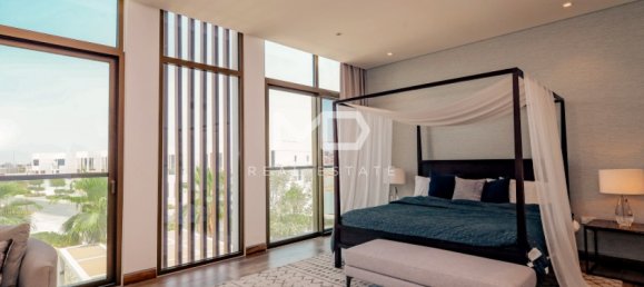 5 bedrooms Villa in Abu Dhabi, UAE No. 47582 2