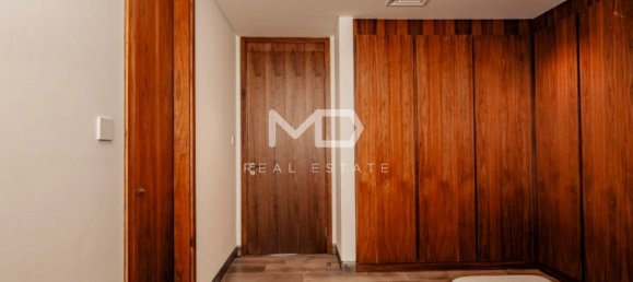 5 bedrooms Villa in Abu Dhabi, UAE No. 47582 24