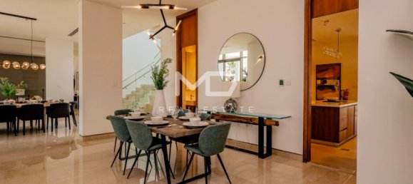 5 bedrooms Villa in Abu Dhabi, UAE No. 47582 34