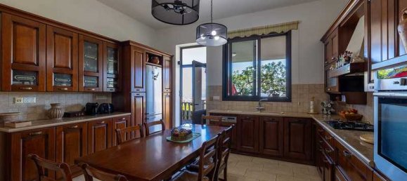 4 bedrooms House in Konia, Cyprus No. 15915 8