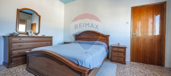 5 rooms House in Codigoro, Italy No. 109242 16