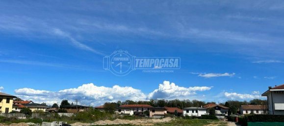 902m² Land in Lazzate, Italy No. 2160 10