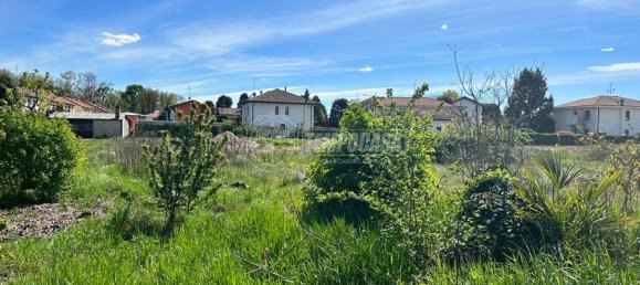 902m² Land in Lazzate, Italy No. 2160 7