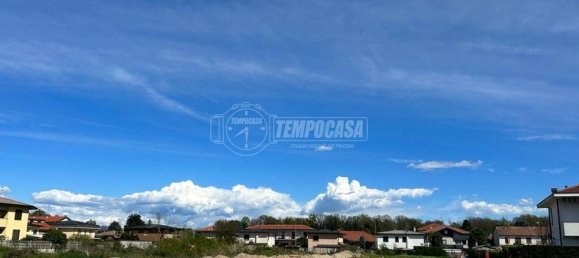 902m² Land in Lazzate, Italy No. 2160 11