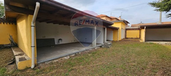 Villa de 18 habitaciónes en Olgiate Olona, Italy No. 165243 7