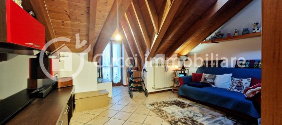 Квартира с 3 комнатами в Рончелло, Италия № 142563 3