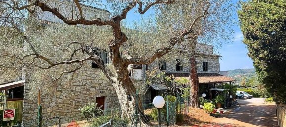 4 rooms Apartment in Passignano sul Trasimeno, Italy No. 146171 2