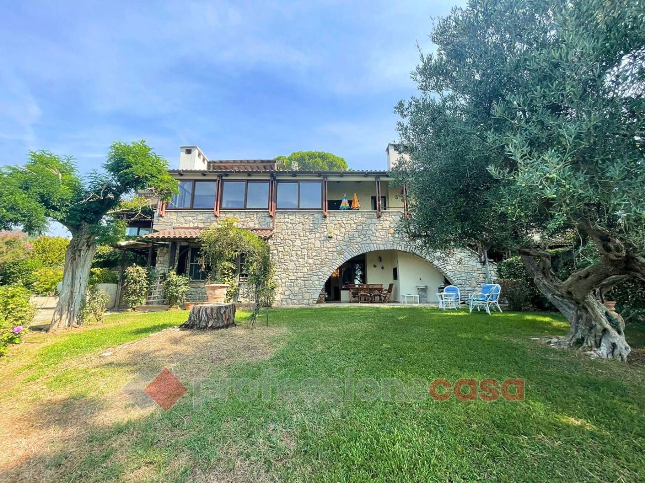 4 rooms Apartment in Passignano sul Trasimeno, Italy No. 146171