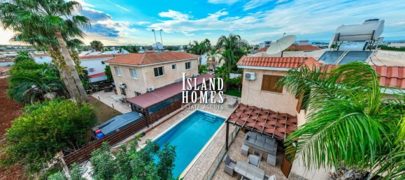 Дом с 4 спальнями в Паралимни, Кипр № 23919 17