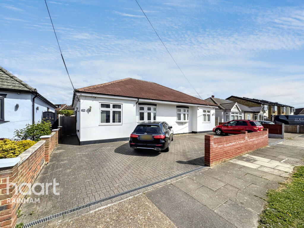 3 bedrooms Bungalow in Rainham, United Kingdom No. 4831