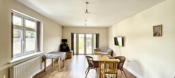 3 bedrooms Bungalow in Rainham, United Kingdom No. 4831 3