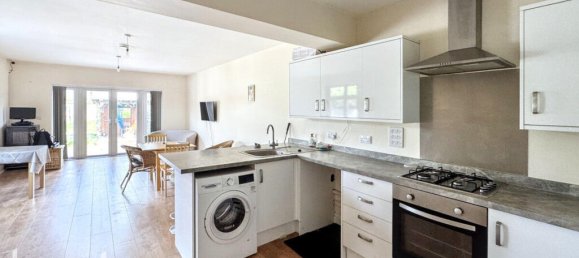 3 bedrooms Bungalow in Rainham, United Kingdom No. 4831 2