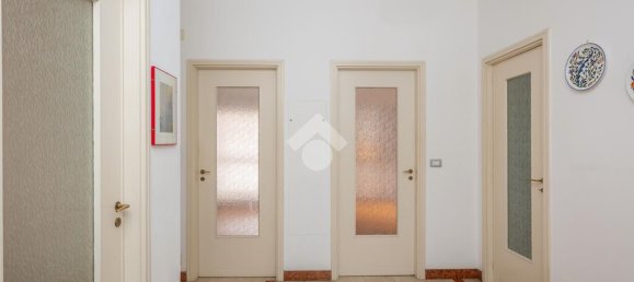 2 Schlafzimmer Wohnung in Turin, Italy, Nr. 54385 9