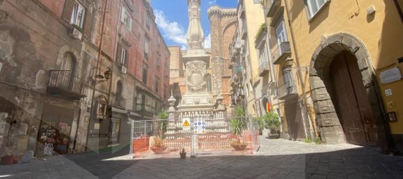 Propiedad comercial de 2 habitaciónes en Naples, Italy No. 20186 3