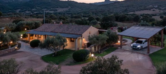 4 bedrooms Villa in Olbia, Italy No. 58727 9