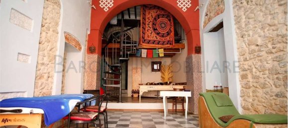 3 rooms Office in Carrara, Italy No. 76096 2