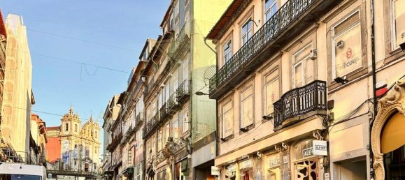 9 bedrooms Building in Porto, Portugal No. 114003 2