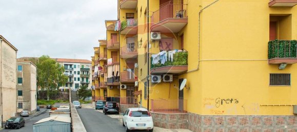 3 bedrooms Apartment in Catania, Italy No. 330044 2