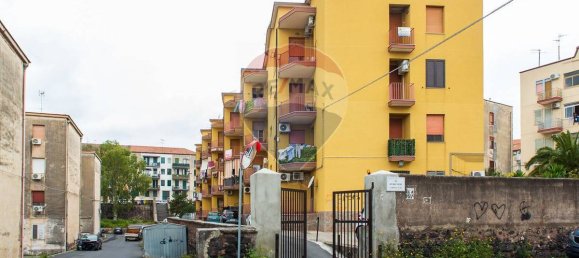 3 bedrooms Apartment in Catania, Italy No. 330044 5