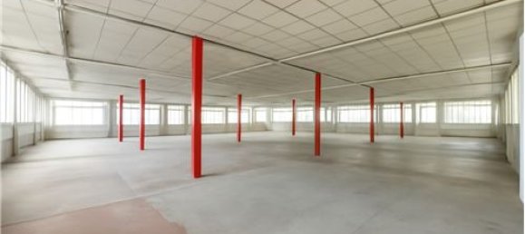 1050m² Commercial property in Varese, Italy No. 279244 8