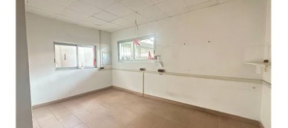 1050m² Commercial property in Varese, Italy No. 279244 3