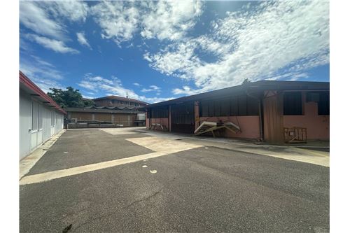 1050m² Commercial property in Varese, Italy No. 279244