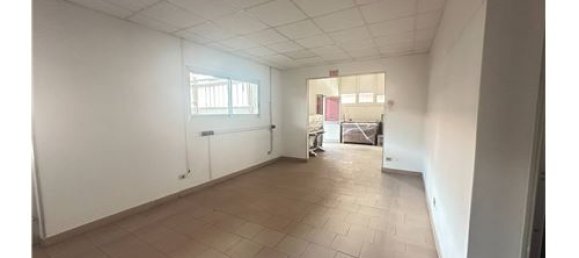 1050m² Commercial property in Varese, Italy No. 279244 4
