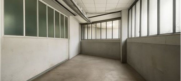 1050m² Commercial property in Varese, Italy No. 279244 14