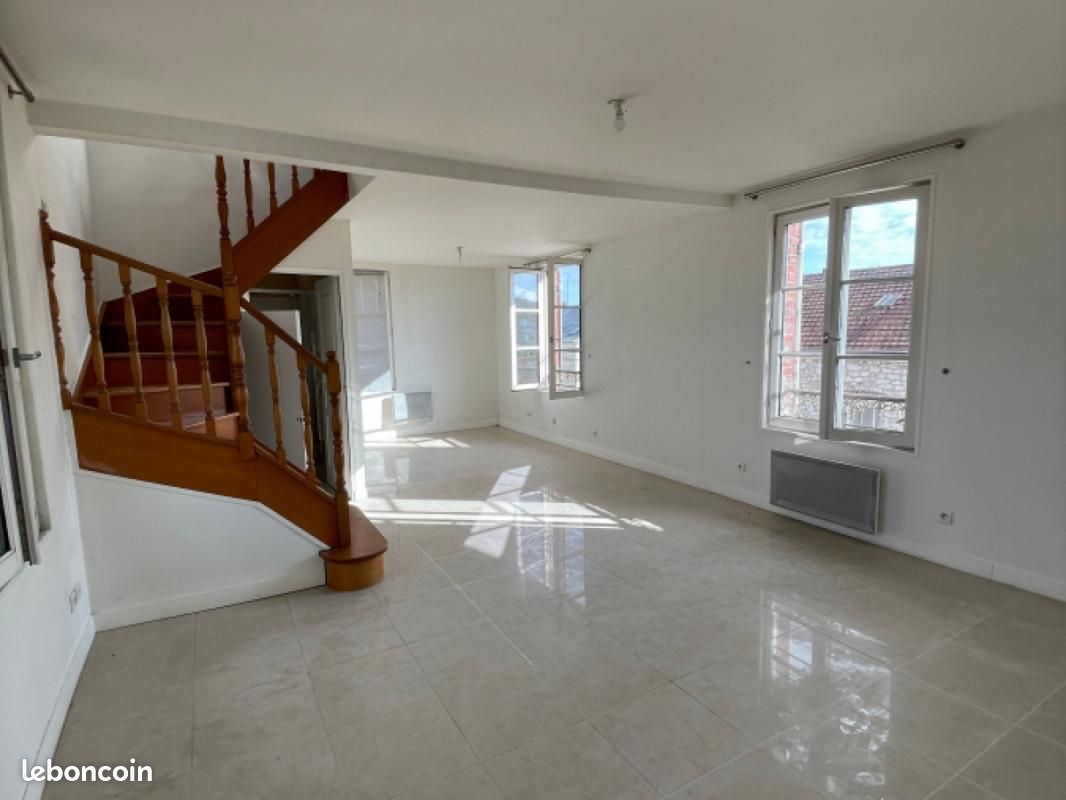 3 bedrooms Duplex in Bonnieres-sur-Seine, France No. 200579