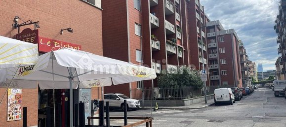 4 rooms Commercial property in Turin, Italy No. 149801 2