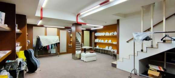 3 rooms Commercial property in Udine, Italy No. 111414 39