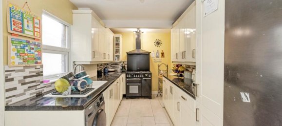 3 bedrooms House in Watford, United Kingdom No. 6049 4