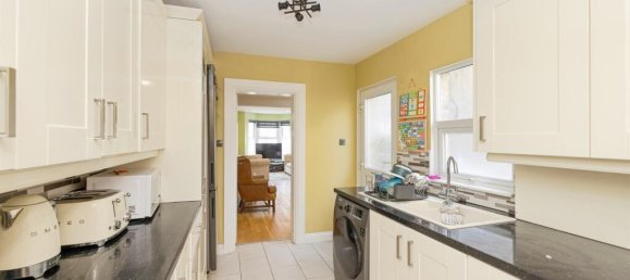 3 bedrooms House in Watford, United Kingdom No. 6049 25