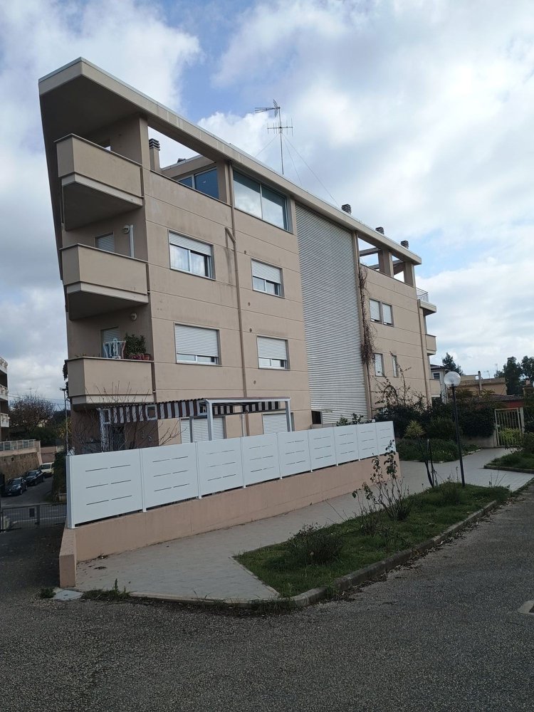 3-salle Appartement à Cisterna di Latina, Italy No. 49074