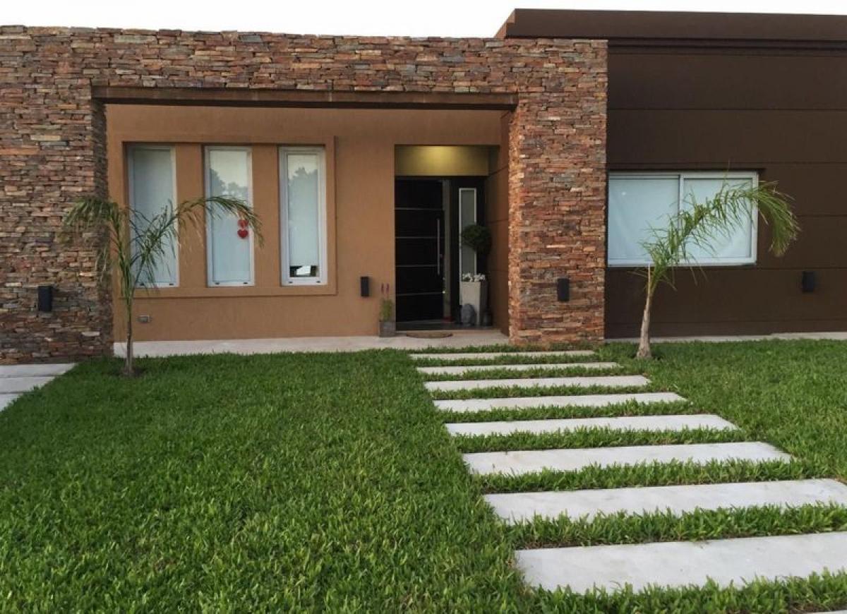 2 bedrooms House in Almirante Brown, Argentina No. 80053