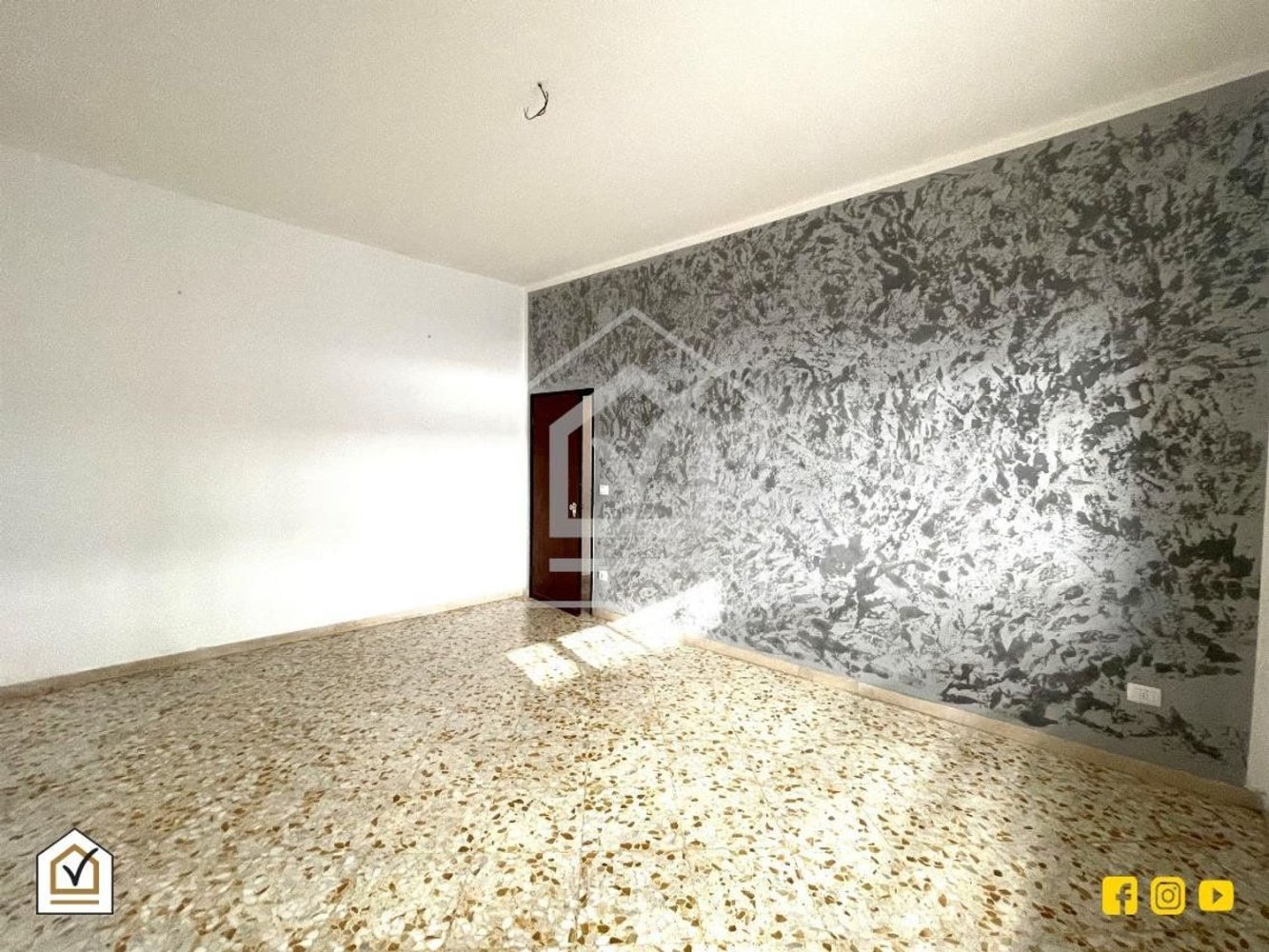 Apartamento de 3 divisões em Bari, Italy N.º 290817