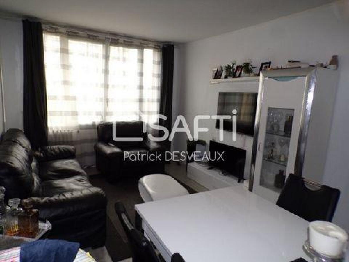 2 bedrooms Apartment in Creil, France No. 8968