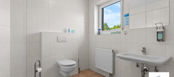 Oficina de 17 habitaciónes en Leer, Germany No. 242270 32