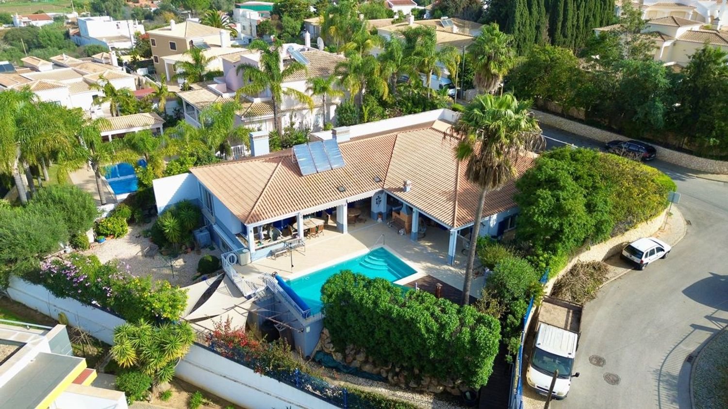 Villa de 7 dormitorios en Alvor, Portugal No. 145044