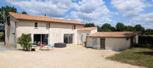 Casa de 3 dormitorios en Deux-Sevres, France No. 302627 16