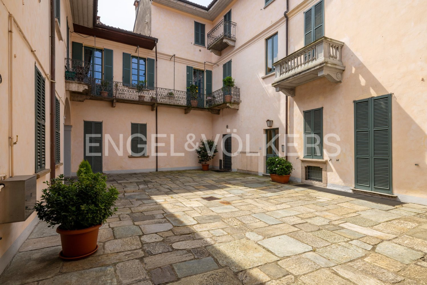 2 Schlafzimmer Wohnung in Luino, Italy, Nr. 131957