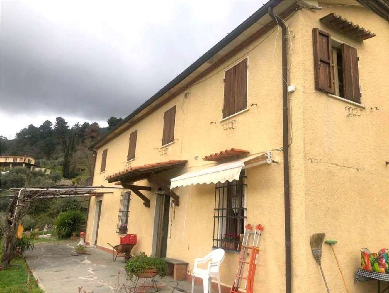 Дом с 8 комнатами в Пьетрасанта, Италия № 189492