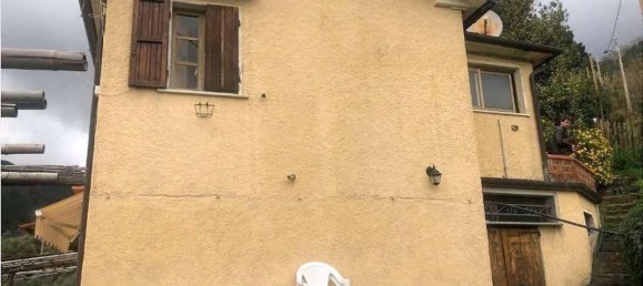 Дом с 8 комнатами в Пьетрасанта, Италия № 189492 3