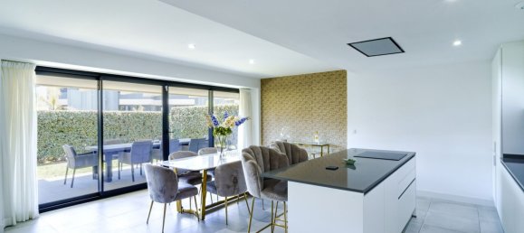 4 bedrooms Apartment in Estepona, Spain No. 153361 3